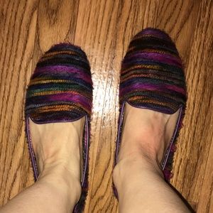 Size 9! Perfect for winter! Gianni Bini yarn flats